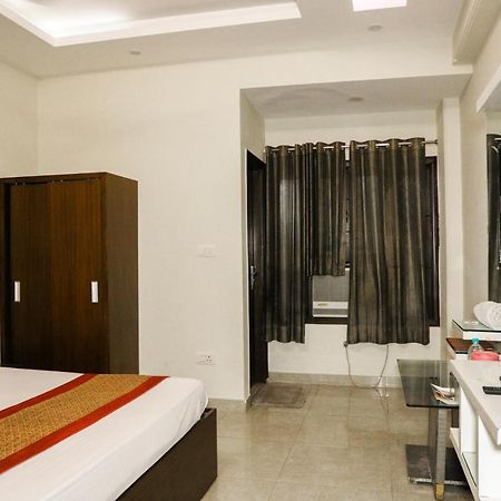 Hotel Centra Inn Yeni Delhi Dış mekan fotoğraf