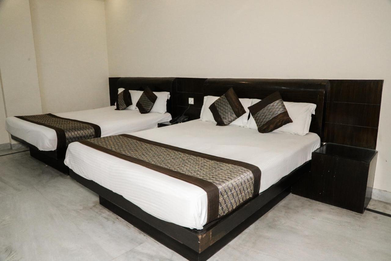 Hotel Centra Inn Yeni Delhi Dış mekan fotoğraf