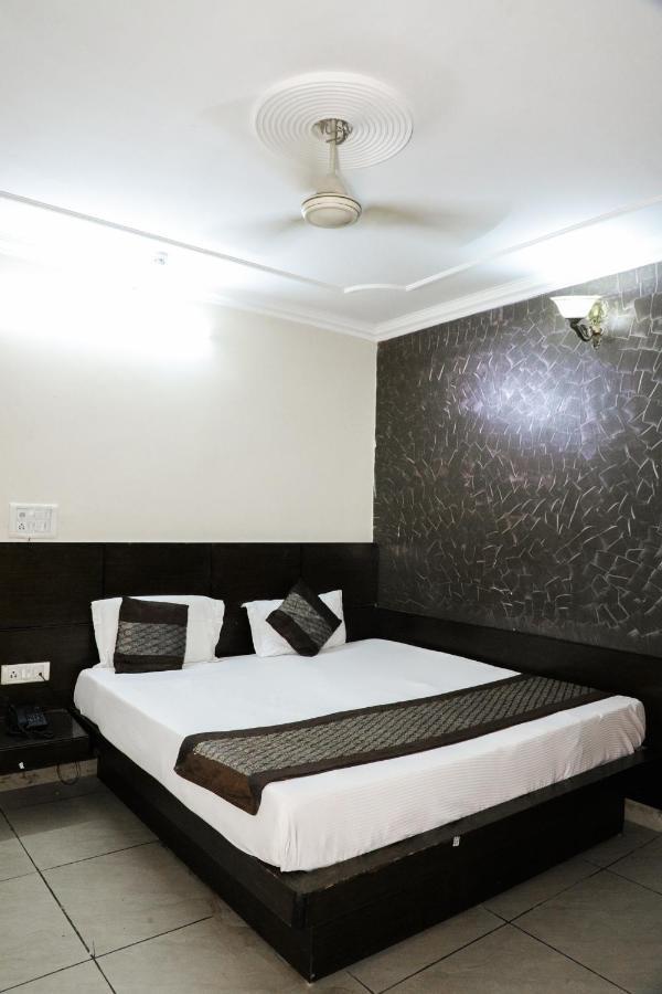 Hotel Centra Inn Yeni Delhi Dış mekan fotoğraf