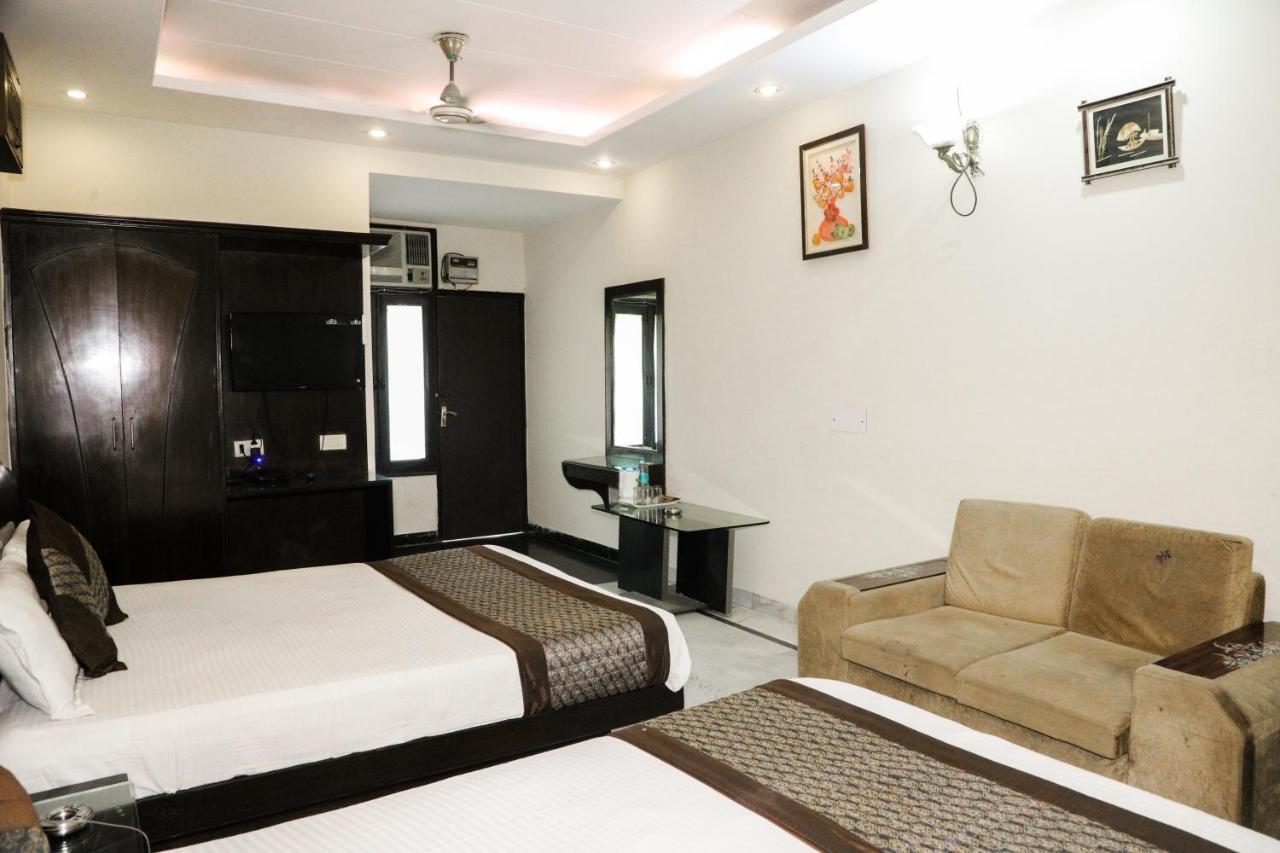 Hotel Centra Inn Yeni Delhi Dış mekan fotoğraf