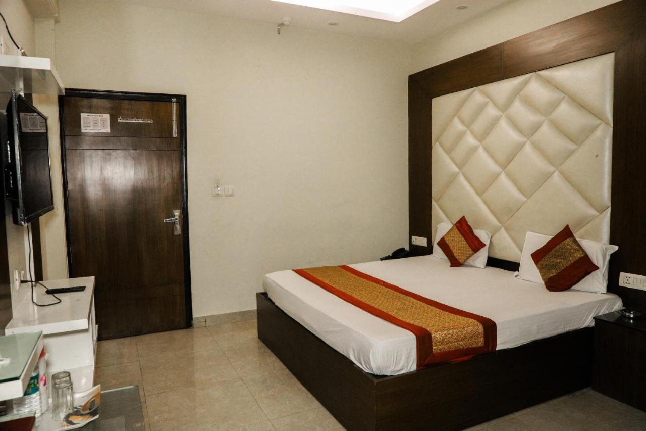 Hotel Centra Inn Yeni Delhi Dış mekan fotoğraf