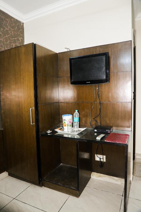 Hotel Centra Inn Yeni Delhi Dış mekan fotoğraf