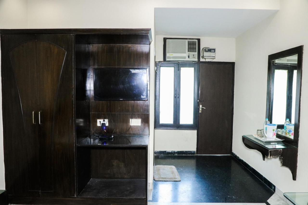 Hotel Centra Inn Yeni Delhi Dış mekan fotoğraf